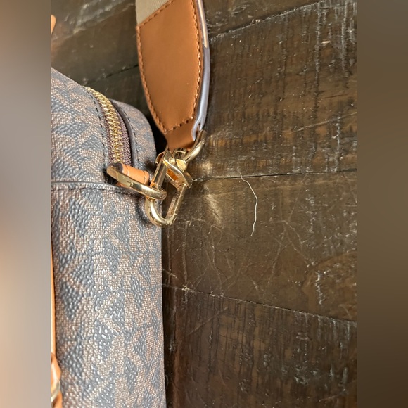 Michael Kors Women's Camera crossbody bag - Picture 9 of 16